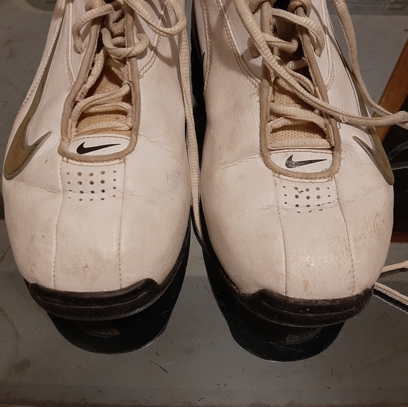 Nike Basketball Shoes - Picture 5 of 10